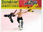 Der Torhüter strippt, der Trainer strahlt