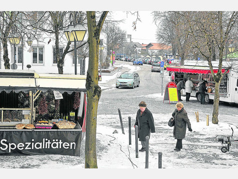 Der gr&uuml;ne Wochenmarkt bleibt auf dem Marktplatz, doch die Jahrm&auml;rkte k&ouml;nnten k&uuml;nftig im wenige Meter entfernten Herdergarten stattfinden, in &bdquo;kompakter Qualit&auml;t&ldquo;. Foto: Plettenberg
