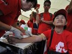 Regierungsgegner in Bangkok bei Massen-Blutabnahme