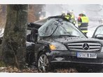 A 95: In Fahrzeugwrack überlebt