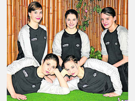 Ein starkes Team: Die B-Jugendmannschaft der SG Stadtwerke München mit Pia Jocham, Julia Paukner, Dajana Schlegel (hinten von links) sowie Alexandra Wenk und Marina Sulzmann (vorne rechts). Foto: kn Ein starkes Team: Die B-Jugendmannschaft der SG Stadtwerke München mit Pia Jocham, Julia Paukner, Dajana Schlegel (hinten von links) sowie Alexandra Wenk und Marina Sulzmann (vorne rechts). Foto: kn