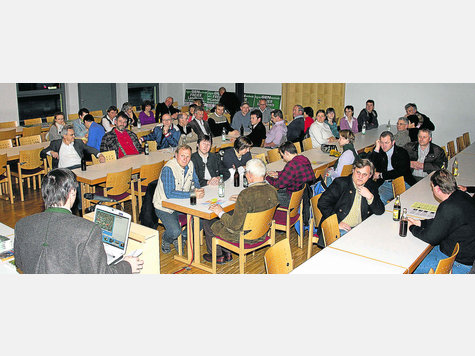 Aktuelles Thema: Rund 40 Landwirte sind in die Hainhalle gekommen. Foto: Michalek Aktuelles Thema: Rund 40 Landwirte sind in die Hainhalle gekommen. Foto: Michalek