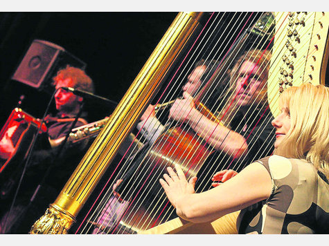 Hörbar macht das Ensemble Quadro Nuevo – Andreas Hinterseher, Mulo Francel, D. D. Lowka und Evelyn Huber – mit seiner Musik, was man für gewöhnlich nur fühlen oder schmecken kann. Foto: HAB Hörbar macht das Ensemble Quadro Nuevo – Andreas Hinterseher, Mulo Francel, D. D. Lowka und Evelyn Huber – mit seiner Musik, was man für gewöhnlich nur fühlen oder schmecken kann. Foto: HAB