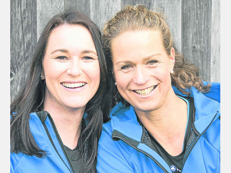 Marschieren für den guten Zweck durch Deutschland: Die beiden Freundinnen Regina Berger (l.) und Anja Blancke. foto: KN Marschieren für den guten Zweck durch Deutschland: Die beiden Freundinnen Regina Berger (l.) und Anja Blancke. foto: KN