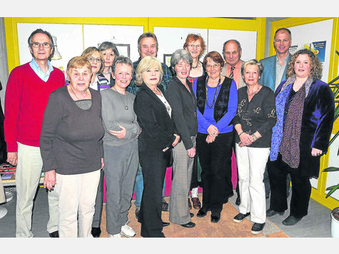 Für ihr Engagement dankten Diana Bayer (r.) und Matthias Hilzensauer (2.v.r.) von der Caritas den Taufkirchner Paten. foto: jürgen bollig Für ihr Engagement dankten Diana Bayer (r.) und Matthias Hilzensauer (2.v.r.) von der Caritas den Taufkirchner Paten. foto: jürgen bollig