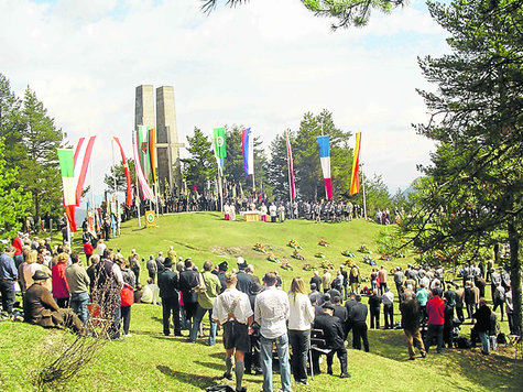 Gedenken ohne Störfeuer: Die Besucher des traditionellen  Gottesdienstes am Ehrenmal auf dem Hohen Brendten werden am Sonntag –  wahrscheinlich – von Störfeuern verschont. Foto: fkn