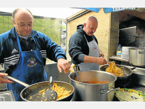 Kochende Gäste aus der Emilia Romagna trugen am Wochenende kulinarisch zum DIG-Jubiläum bei. foto: greif Kochende Gäste aus der Emilia Romagna trugen am Wochenende kulinarisch zum DIG-Jubiläum bei. foto: greif