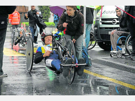 Trotz Regens und Kälte war Tobias Fiedler in Schenkon mit durchschnittlich 36 Stundenkilometern unterwegs. Foto: kn Trotz Regens und Kälte war Tobias Fiedler in Schenkon mit durchschnittlich 36 Stundenkilometern unterwegs. Foto: kn