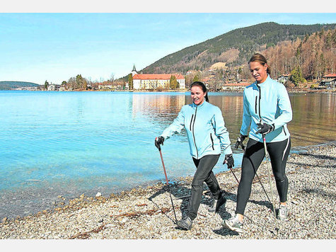 Um den Tegernsee laufen Regina Berger (l.) und Anja Blancke besonders gern. Am Sonntag legen die beiden nach einem Marsch durch Deutschland die letzte Etappe am Ufer des Sees zur&uuml;ck. Foto: kn