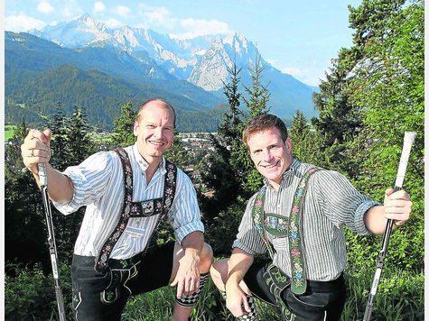 Alte und neue Werbeträger: Sepp Lehner (l.) und Tim Regan haben einen Vertrag unterzeichnet. Foto: BSE-Pictures Alte und neue Werbeträger: Sepp Lehner (l.) und Tim Regan haben einen Vertrag unterzeichnet. Foto: BSE-Pictures