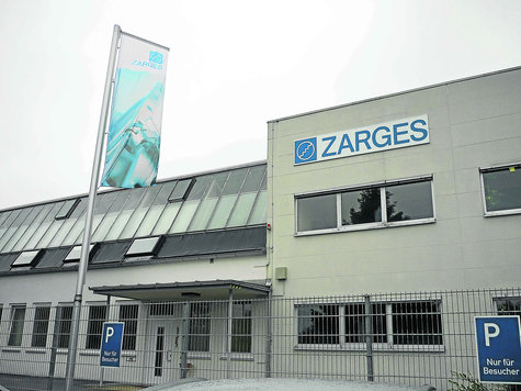 Die Mitarbeiter des Zarges-Werks in Peiting traf die Hiobsbotschaft gestern aus heiterem Himmel: Die Konzernspitze will die Produktion nach Ungarn verlagern. foto: bas Die Mitarbeiter des Zarges-Werks in Peiting traf die Hiobsbotschaft gestern aus heiterem Himmel: Die Konzernspitze will die Produktion nach Ungarn verlagern. foto: bas