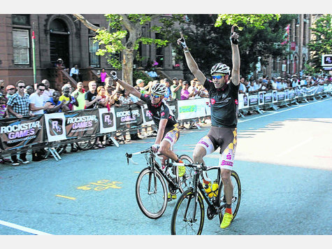 Doppelsieg in Harlem: Leif Lampater und Christian Grasmann (v.l.) sorgten auf den Stra&szlig;en New Yorks f&uuml;r Aufsehen. Foto: kn