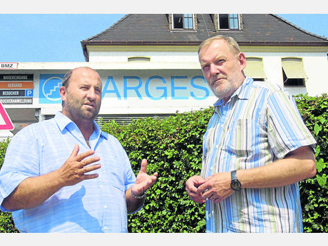 „Stinksauer“: Peter Wolf (links), Betriebsratsvorsitzender Zarges Weilheim, und (rechts) Werner Bäumler, Betriebsratsvorsitzender Zarges Peiting. foto: gierig „Stinksauer“: Peter Wolf (links), Betriebsratsvorsitzender Zarges Weilheim, und (rechts) Werner Bäumler, Betriebsratsvorsitzender Zarges Peiting. foto: gierig
