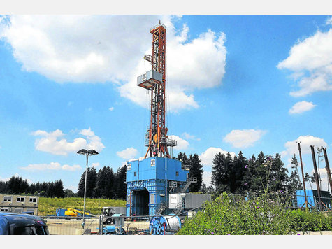 Die Luft ist wieder rein: Blauen Himmel ohne Schwefelgestank gab es gestern wieder an der Geothermieanlage, nachdem am Sonntag die Tests eingestellt wurden. foto: jürgen bollig Die Luft ist wieder rein: Blauen Himmel ohne Schwefelgestank gab es gestern wieder an der Geothermieanlage, nachdem am Sonntag die Tests eingestellt wurden. foto: jürgen bollig