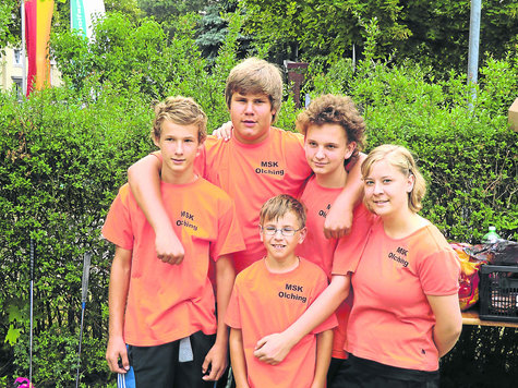 Deutschlands größte Minigolf-Hoffnungen (v.l.): Thomas Sieber, Max Barbarino, Tobias Werner, Rolf Martin Eyrainer und Marina Heinel. foto: tb Deutschlands größte Minigolf-Hoffnungen (v.l.): Thomas Sieber, Max Barbarino, Tobias Werner, Rolf Martin Eyrainer und Marina Heinel. foto: tb