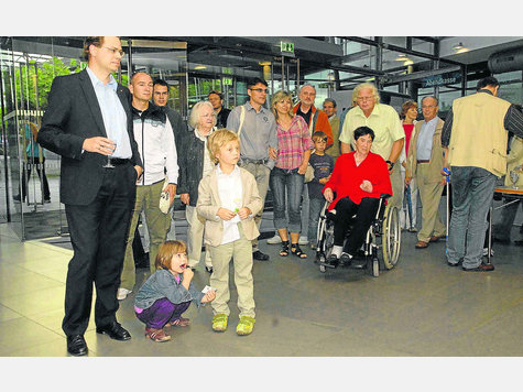 Nach der Bustour durch die Stadt wruden die Neub&uuml;rger in der Stadthalle musikalisch empfangen. fotos: greif