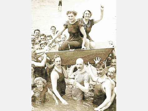 Urlaubszeit ist nicht nur Sommerfrische, wie auf diesem Bild von 1920. Heute suchen junge Leute in den Ferien einen Job, um das Taschengeld aufzubessern. Foto: red Urlaubszeit ist nicht nur Sommerfrische, wie auf diesem Bild von 1920. Heute suchen junge Leute in den Ferien einen Job, um das Taschengeld aufzubessern. Foto: red