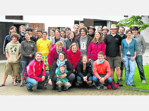 Auf dem Bauernhof von Landwirt Thomas Bachmaier lernten die jungen Leute allerhand &uuml;ber die Landwirtschaft. Foto: fkn