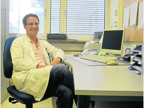 Dr. Tobias Rupprecht preisgekr&ouml;nter Leiter der Spezialambulanz. foto: hollenz