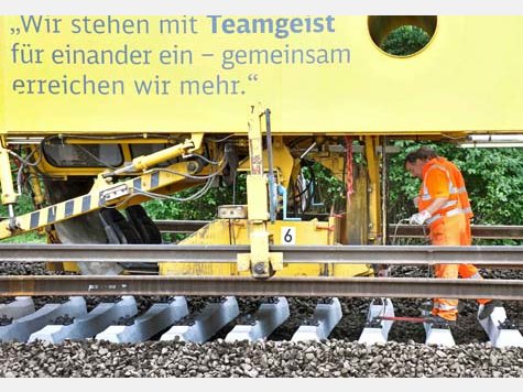 Gelbes Monstrum tauscht 24 Kilometer Schienen aus