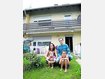 Das Ende einer langen Odyssee: Endlich haben Gisela Dietrich, Jerome Hinz und ihre Kinder Lena und Lukas eine neue Wohnung. foto: kiener