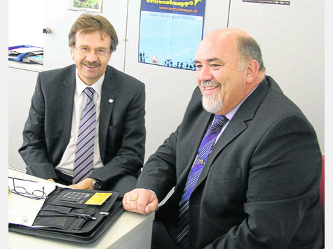 Setzen auf das Partnermodell der Deutschen Post: Bernd Wegmann (l.) und Erwin Nier. Foto: Kistler Setzen auf das Partnermodell der Deutschen Post: Bernd Wegmann (l.) und Erwin Nier. Foto: Kistler
