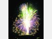 Kracht, macht aber keinen &Auml;rger: Das Feuerwerk lockte am Dienstag die Scharen aus den Zelten. Foto: Macht