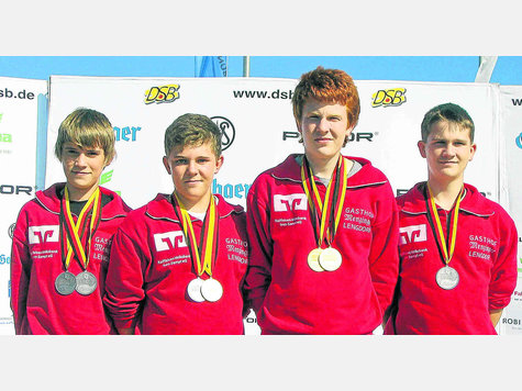 Eine starke Leistung zeigten die Lengdorfer Nachwuchsschützen bei der DM (v. l.): Andreas Waxenberger, Maximilian Dallinger, Florian Obermaier und Stefan Obermaier. foto: sta Eine starke Leistung zeigten die Lengdorfer Nachwuchsschützen bei der DM (v. l.): Andreas Waxenberger, Maximilian Dallinger, Florian Obermaier und Stefan Obermaier. foto: sta