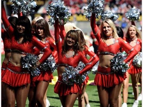 Diese Kölner Cheerleaderinnen sind Reiner Maurer ein Dorn im Auge Diese Kölner Cheerleaderinnen sind Reiner Maurer ein Dorn im Auge