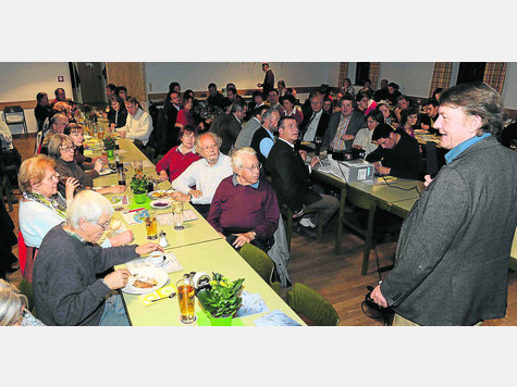 Referent Benedikt Haerlin: Keine Patentlösung, aber Komponenten, die man vor Ort richtig kombinieren kann. Foto: jro Referent Benedikt Haerlin: Keine Patentlösung, aber Komponenten, die man vor Ort richtig kombinieren kann. Foto: jro