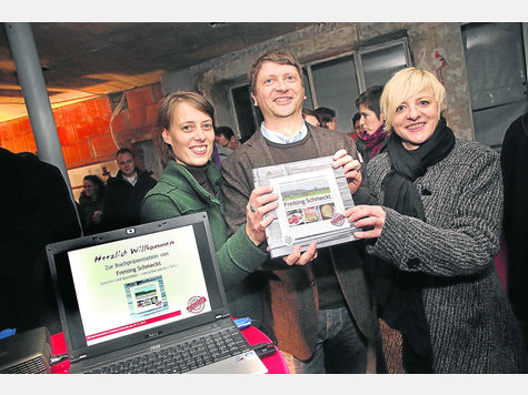 Für lecker befunden: Die Autoren Eva Reichert, Thomas Sadler und Marion Hofmeier (v. l.) haben die Rezepte in ihren Buch selbst nachgekocht. Foto: Lehmann Für lecker befunden: Die Autoren Eva Reichert, Thomas Sadler und Marion Hofmeier (v. l.) haben die Rezepte in ihren Buch selbst nachgekocht. Foto: Lehmann