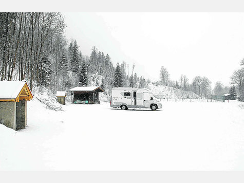 Zehn Euro pro Tag müssen Camper künftig auf dem Wohnmobil-Stellplatz bezahlen. Sie haben die Wahl zwischen Münz- und Karten-Zahlung. foto: al Zehn Euro pro Tag müssen Camper künftig auf dem Wohnmobil-Stellplatz bezahlen. Sie haben die Wahl zwischen Münz- und Karten-Zahlung. foto: al