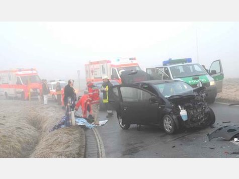 Schwerer Nebel-Unfall bei Hampersdorf