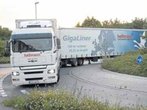 Feldversuch mit Riesen-Lkw auch auf Landstraßen