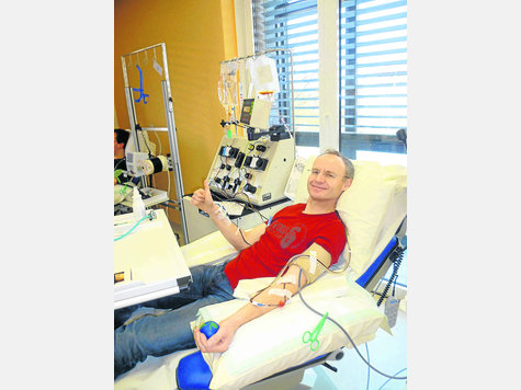Das Spenden von Stammzellen ist weder schmerzhaft noch gef&auml;hrlich. Andreas Baumann aus Wartenberg musste beim Blutabnehmen in einer Dresdener Spezialklinik nur ein bisschen frieren. Foto: Privat