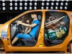 ADAC Crashtest mit Ladung aus dem Baumarkt