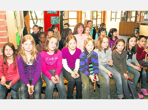 Ausländische Kinder, die an dem Projekt teilnehmen. Ausländische Kinder, die an dem Projekt teilnehmen.