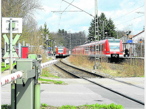 Zug S-Bahn Bahnhof Erding Altenerding