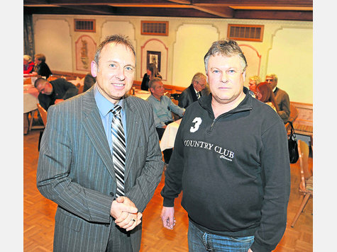 Leiteten den Abend: Referent Robert Metzger (l.) und der Verdi-Ortsvorsitzende Klaus Reiter. Foto: Thomas Plettenberg
