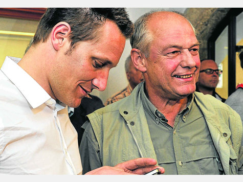 In Kampfeslaune: Für die NOlympia-Vertreter Ludwig Hartmann (l.) und Axel Doering bedeutet der verlorene Bürgerentscheid nicht das Ende. Sie wollen sich weiterhin gegen die Olympischen Spiele in Bayern stellen. foto: sehr In Kampfeslaune: Für die NOlympia-Vertreter Ludwig Hartmann (l.) und Axel Doering bedeutet der verlorene Bürgerentscheid nicht das Ende. Sie wollen sich weiterhin gegen die Olympischen Spiele in Bayern stellen. foto: sehr