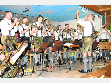 Nicht nur Blasmusik gab es beim Wunschkonzert im Gasthof &bdquo;Strobl&ldquo; zu h&ouml;ren. foto: gierig