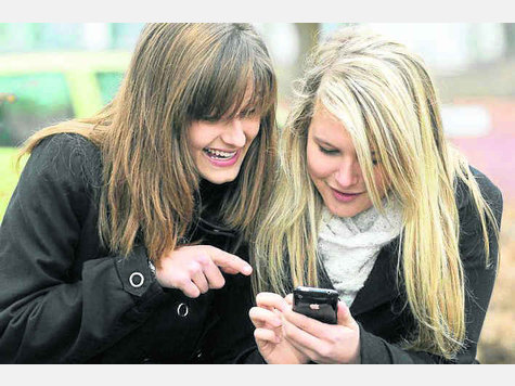 Ein Leben ohne Handy &ndash; eine Woche lang probieren die Sch&uuml;ler es aus. dpa