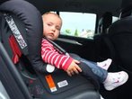 ADAC und Stiftung Warentest: 28 Kindersitze im Test - fünf "mangelhaft"