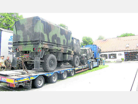 Versp&auml;tet ins Man&ouml;ver: Auch dieser Milit&auml;rtransporter musste nachbessern.