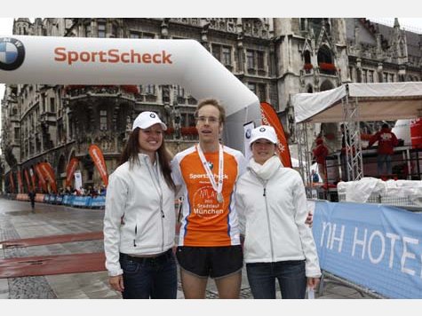 Stadtlauf M&uuml;nchen: Bilder vom Zieleinlauf auf dem Marienplatz von 8.45 bis 8.55