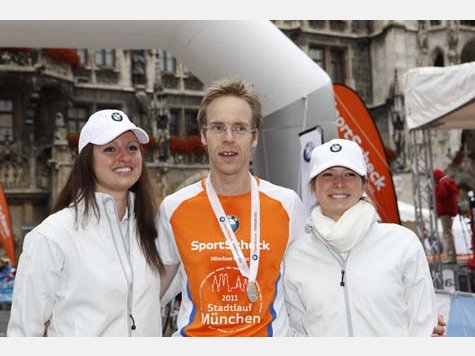 Stadtlauf M&uuml;nchen: Bilder vom Zieleinlauf auf dem Marienplatz von 8.45 bis 8.55