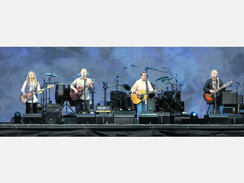Aus dem Song-Schatzk&auml;stlein auf den K&ouml;nigsplatz: In M&uuml;nchen brachten die Eagles einige ihrer Klassiker fr&uuml;h, ohne die Hits jedoch zu verheizen. Foto: dorothee Falke