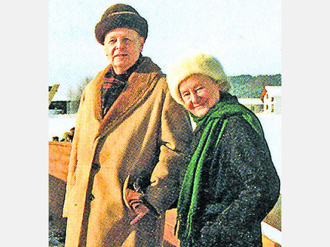 Begeistert von Uffing: Ehrenbürger Klaus Bahlsen mit seiner Frau Rut in der Wahlheimat der beiden Hannoveraner. Das Foto entstand um 1980 herum. foto: Bahlsen-Stiftung Begeistert von Uffing: Ehrenbürger Klaus Bahlsen mit seiner Frau Rut in der Wahlheimat der beiden Hannoveraner. Das Foto entstand um 1980 herum. foto: Bahlsen-Stiftung