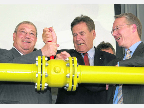 Da war die Biogas-Welt noch in Ordnung: Am 14. Mai öffneten die damaligen Minister Josef Miller, Michael Glos und Werner Schnappauf (v.l.) den Gashahn in der Biomethananlage Pliening. foto: dziemballa Da war die Biogas-Welt noch in Ordnung: Am 14. Mai öffneten die damaligen Minister Josef Miller, Michael Glos und Werner Schnappauf (v.l.) den Gashahn in der Biomethananlage Pliening. foto: dziemballa