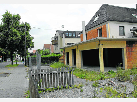 Einst eine lebendige Einkaufszeile: die Mittenheimer Straße. Fotos: Förtsch Einst eine lebendige Einkaufszeile: die Mittenheimer Straße. Fotos: Förtsch